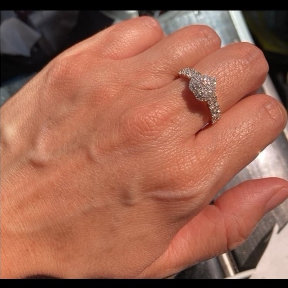 10k yellow gold/diamond ring - Picture 7 of 7